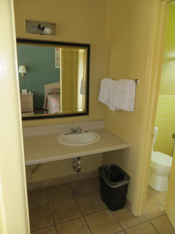 Travelers Inn Okeechobee Habitación foto